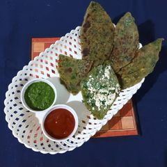 Cheesy palak paratha A picture of Cheesy palak paratha.