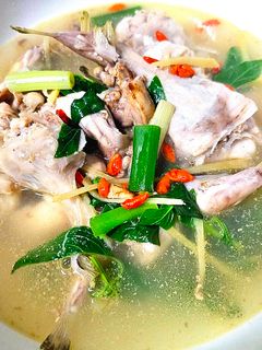 薑絲塔香河豚枸杞清湯(創意料理) 的食譜成品照片