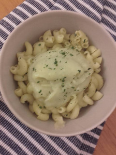 Una foto de Caracolas con salsa de coliflor y queso
