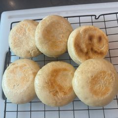 A picture of English Muffins - so simple and cheap :P.