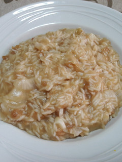 Una foto de Risotto de arroz con aloe vera vegano🍚
