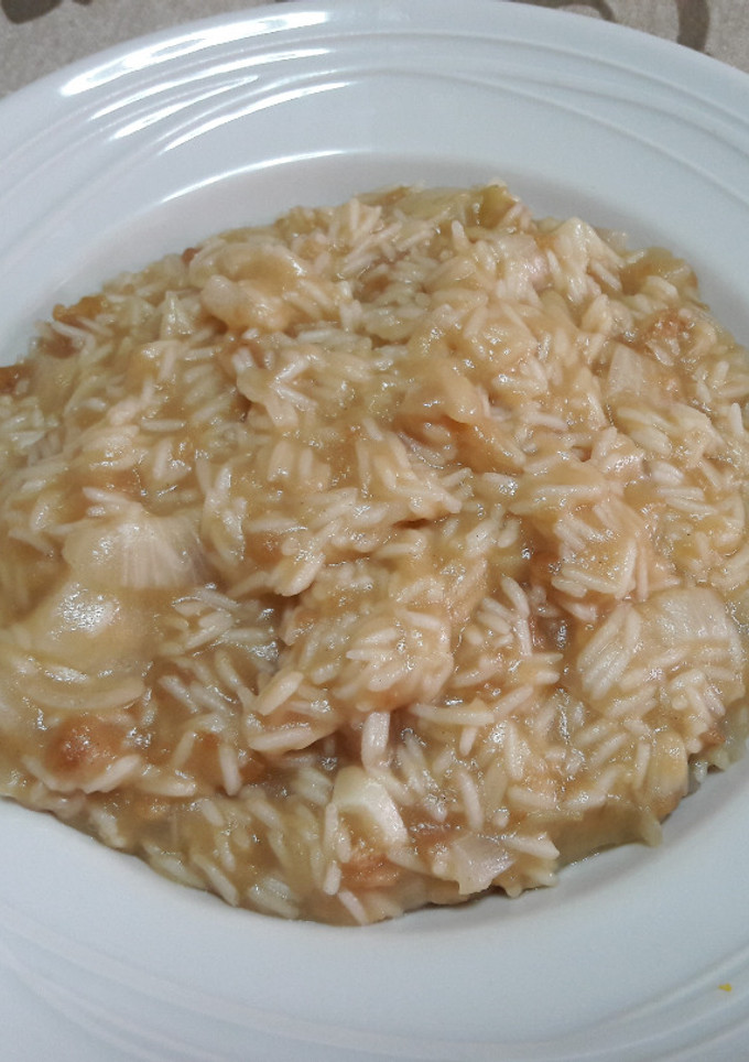 Una foto de Risotto de arroz con aloe vera vegano🍚