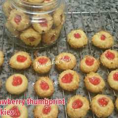 รูปของ Strawberry thumbprint cookies