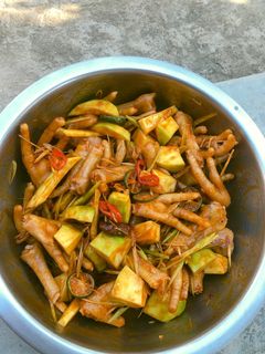 Hình của món Chân gà sốt thái.