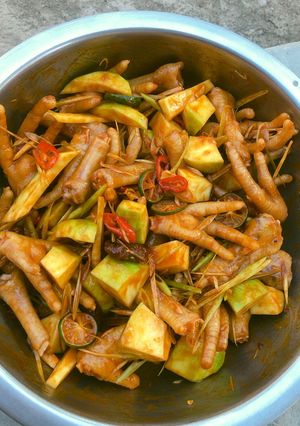 Hình của món Chân gà sốt thái.