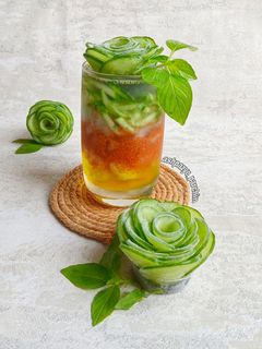 عکسی از دستور گل رز یخی با خیار 🌸