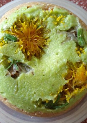 Una foto de Tortita jardinera - con flores comestibles