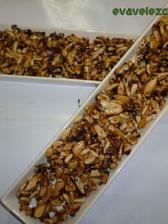 Una foto de Turrón de piñones y frutos secos