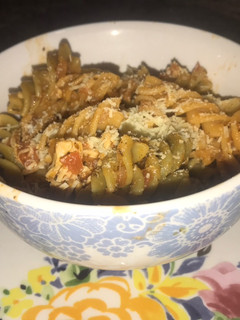 Una foto de Pasta corta con pollo facilísima