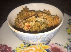 Una foto de Pasta corta con pollo facilísima