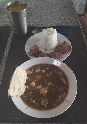 Una foto de ***Lentejas con Arroz y Bistec de Cerdo***
