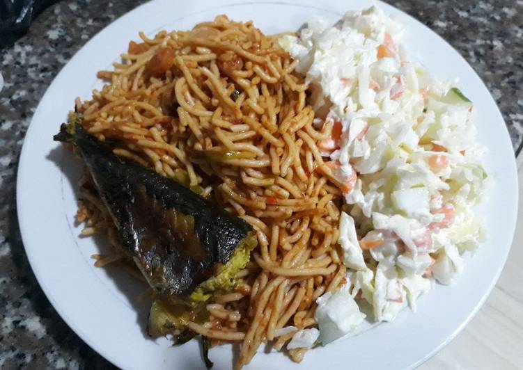 Spagetti with salad and fried fish