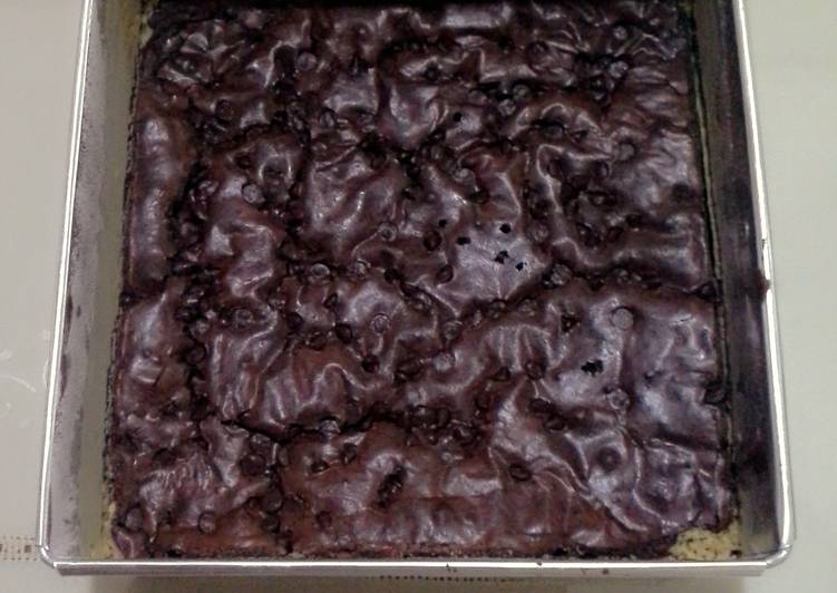 Recipe of Any-night-of-the-week chocolate brownie with chocolate chips