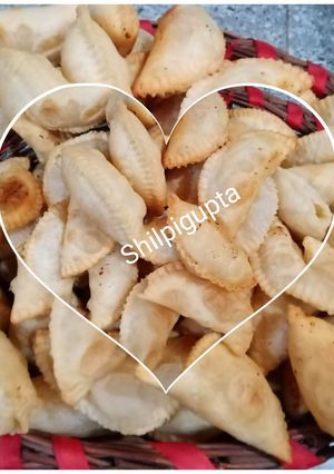 गुजिया (gujiya recipe in Hindi) रेसिपी मुख्य फोटो