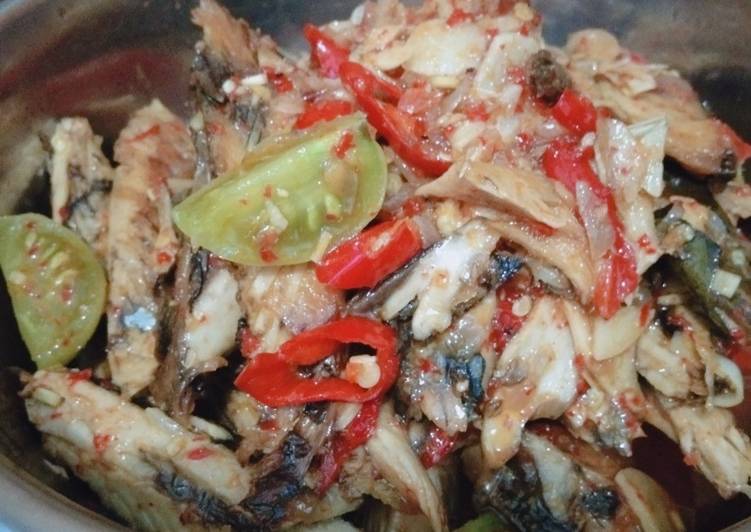 Tongkol tumis balado