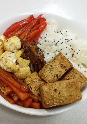 A picture of Vegan Chinese Style Tofu and Vegg Bowl.