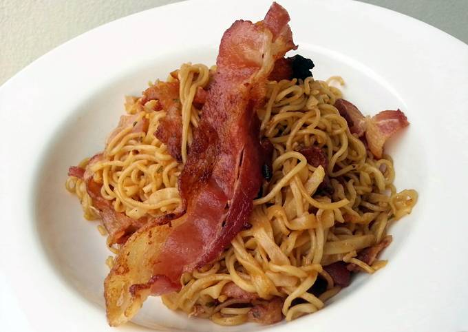 Fried Spicy Noodle With Crispy Bacon