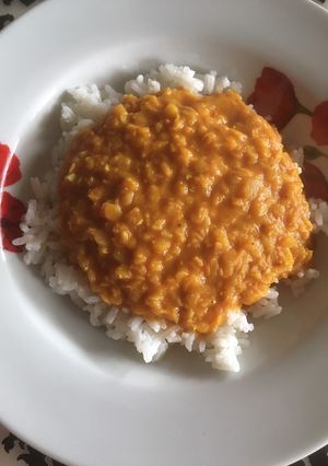 A picture of Indian lentil curry.