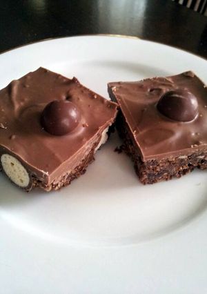 A picture of Malteser Slice.