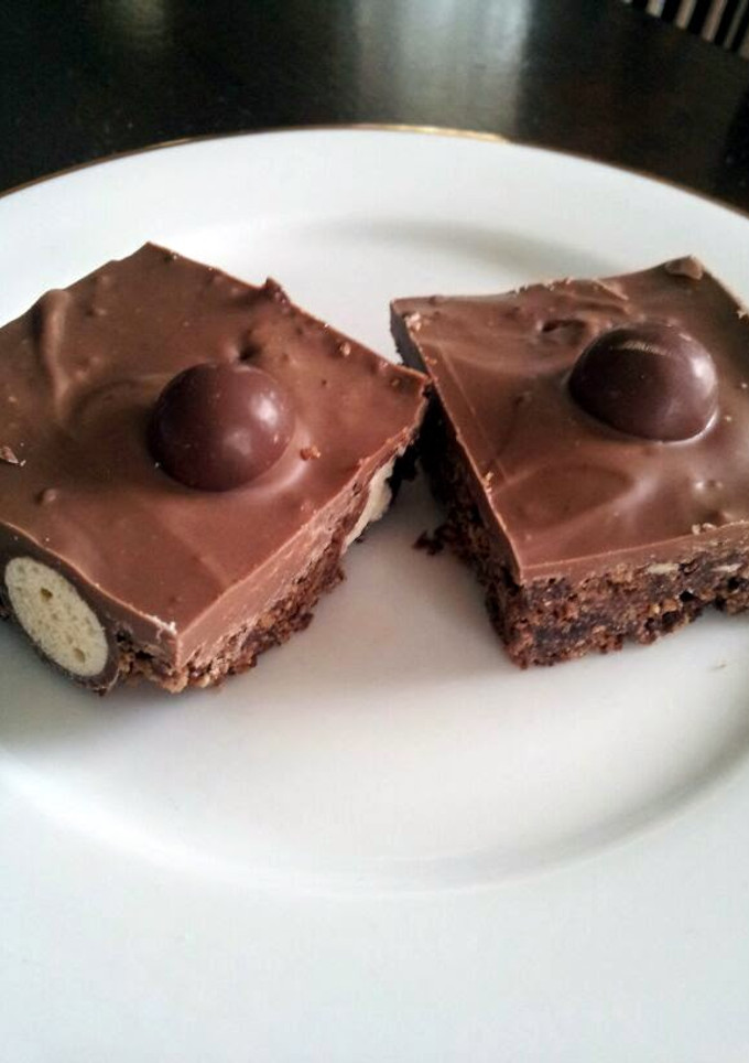 A picture of Malteser Slice.