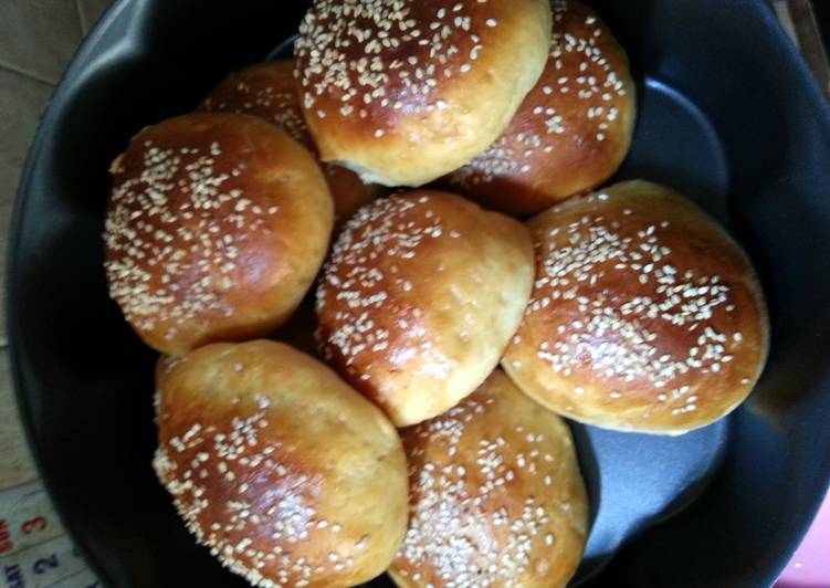 How to Make Homemade Round Buns