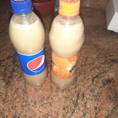A picture of Brown mixed fruit smoothie en honey.