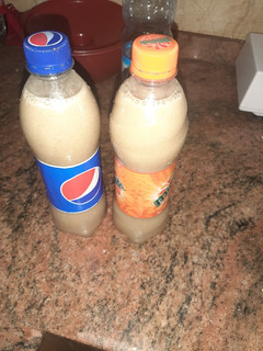 A picture of Brown mixed fruit smoothie en honey.