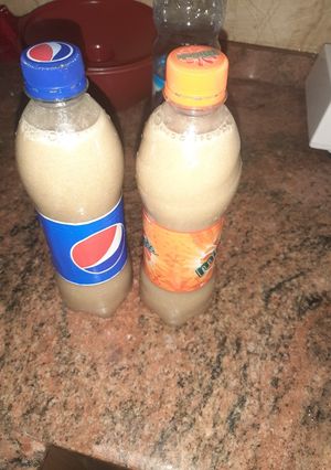 A picture of Brown mixed fruit smoothie en honey.