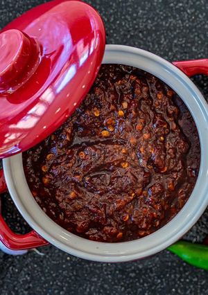 A picture of Schezwan sauce.