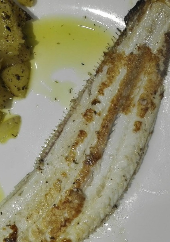 Una foto de Lenguado a la parrilla con patatas
