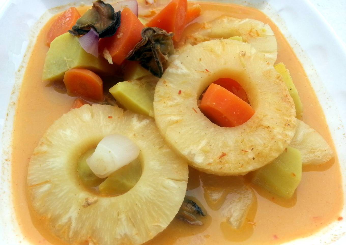 Recipe of Favorite LG SWEET POTATO AND PINEAPPLE IN COCONUT MILK
(KELEDEK MASAK LEMAK )