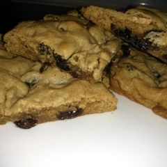 A picture of chewy hermit bars.