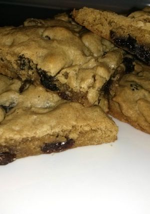 A picture of chewy hermit bars.