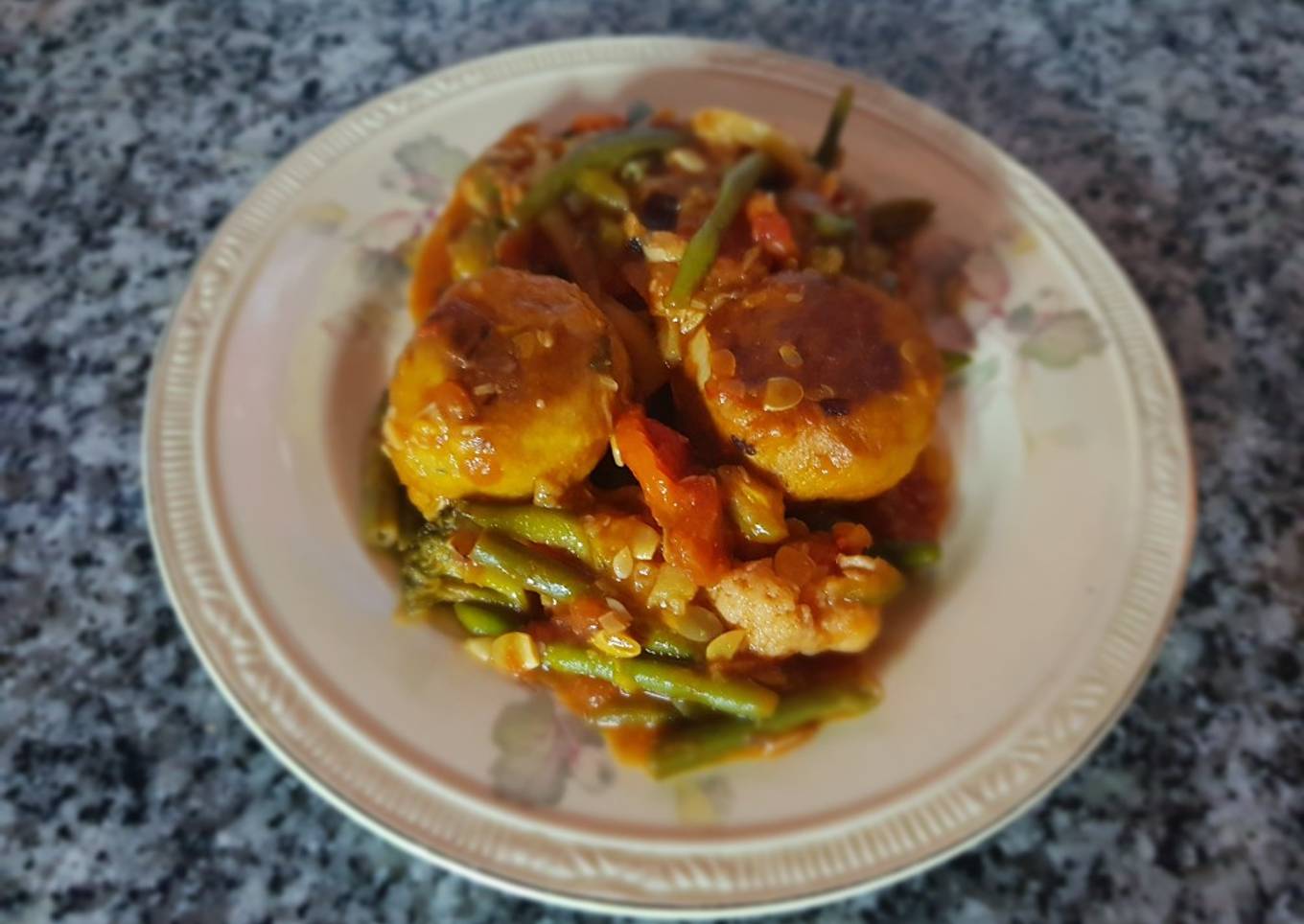 Albóndigas de garbanzo y zapallo con verduras