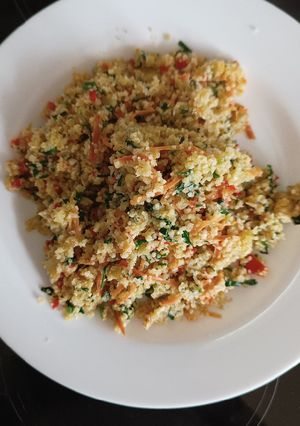 Una foto de Revuelto de trigo burgol y verduras