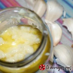 A picture of Garlic paste.