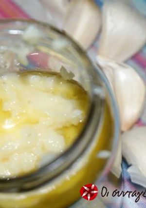 A picture of Garlic paste.