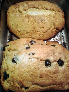 A picture of skunk bread with olive and without olive.