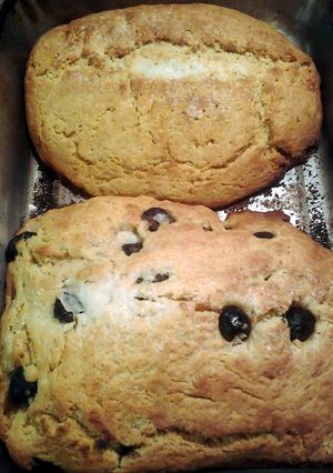 A picture of skunk bread with olive and without olive.