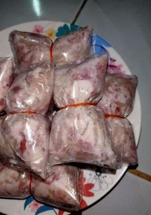 A picture of Keto Naem Moo (Fermented Pork Sausage).