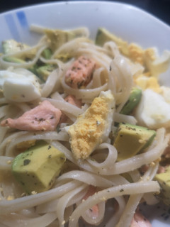 Una foto de Pasta con salmón