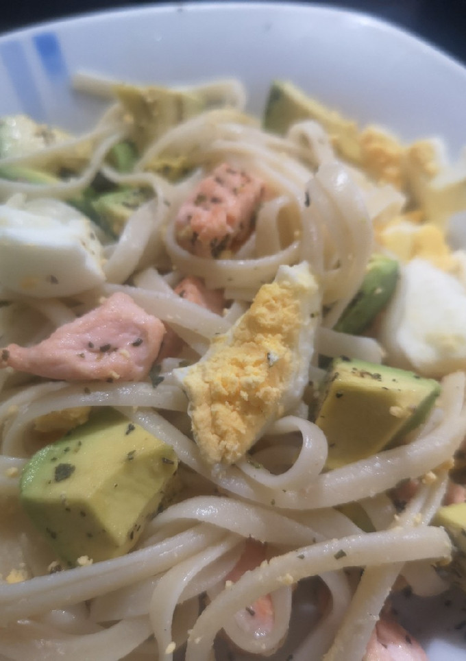 Una foto de Pasta con salmón