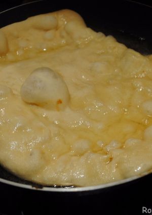 A picture of ِDough fried pizza.