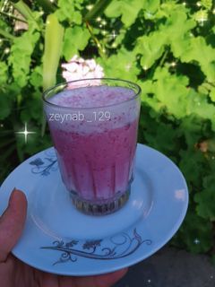 عکسی از دستور میلک شیک توت فرنگی