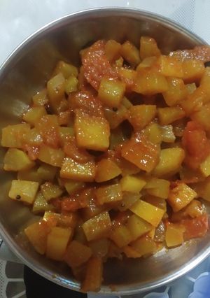 દૂધી બટાકા નું શાક (Dudhi Potato Shak Recipe in Gujarati) રેસીપી મુખ્ય ફોટો