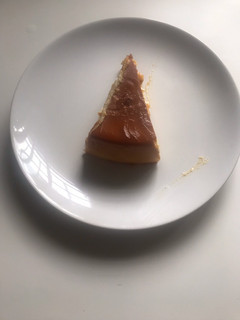 Una foto de Tarta mágica de yogur griego y leche condensada