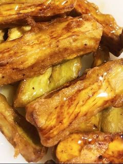 Una foto de Berenjenas en tempura y miel
