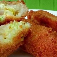 A picture of Dahi bread veg cheese roll.