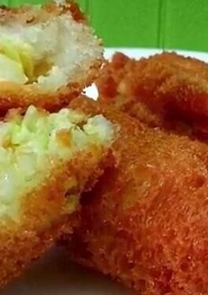 A picture of Dahi bread veg cheese roll.