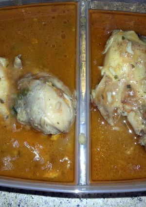 A picture of Real chicken & gravy.